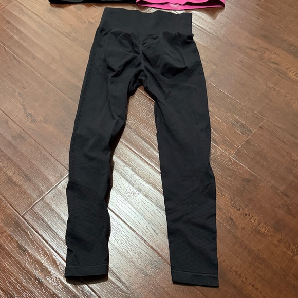 Women's Pink and Black Sports Bras and leggings - Picture 6 of 7